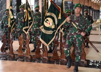 Kepala Staf Angkatan Darat (KSAD) Jenderal TNI Andika Perkasa memimpin sertijab 7 pejabat utama di Mabesad, Kamis (1/4/2021). (Foto: Dispenad)