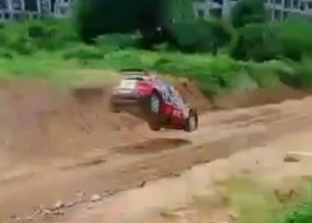 Foto: Momen Mobil Sean-Bamsoet Terpelanting (Screenshot IG @gelaelized)