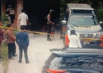 Polisi saat melakukan olah TKP kasus pembunuhan ibu dan anak di Kabupaten Subang. Foto/Dok