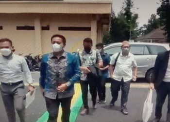 Tim kuasa hukum Yoris dan Danu datang ke Mapolres Subang untuk mendampingi kliennya dalam pemeriksaan lanjutan kasus pembunuhan ibu dan anak di Subang. (Foto: iNews.id/Yudy Heryawan Juanda)