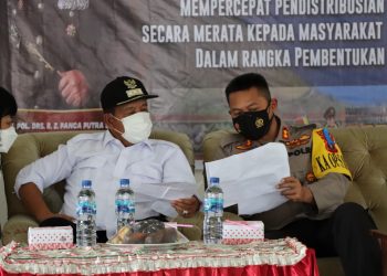 Kapolres dan Bupati Simalungun tinjau Vaksinasi Massal di Balai Karyawan PTPN IV Balimbingan.