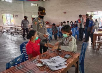 Polsek Bangun melaksanakan vaksinasi dan bakti sosial (Baksos) 31 Tahun Pengabdian AKABRI 90 untuk Negeri, di Wisma Cadika, Jalan Asahan Km 4, Nagori Dolok Marlawan, Kecamatan Siantar, Kabupaten Simalungun, Senin (22/11/2021) pagi tadi, pukul 08.00 WIB.