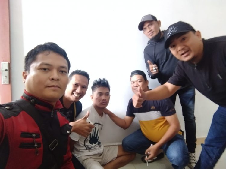 Foto pelaku penikaman  (baju kaos putih) yang diamankan Sat Reskrim Polres Pematangsiantar.