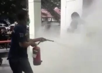 Tangkapan layar video pengungsi Afghanistan melakukan bakar diri di Medan. (Foto: dok. istimewa)