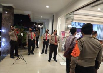 Personil Polres Simalungun sterilkan Hotel Khas Batak Parapat.