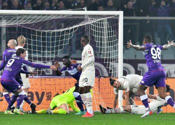 AC Milan dikalahkan Fiorentina 3-4 pada giornata ke-13 Liga Italia di Artemio Franchi, Minggu (21/11/2021) dini hari WIB. (Foto: REUTERS/Jennifer Lorenzini)