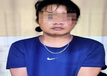 Wewen (33) seorang waria, warga Kelurahan Ponorogo, Kecamatan Lubuk Linggau Utara II, Kota Lubuk Linggau, Sumatera Selatan, ditangkap polisi karena mengedarkan sabu. Foto/iNews TV/Era Neizma Wedya