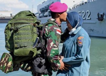 Menjadi istri anggota TNI harus memenuhi 19 persyaratan dan harus siap ditinggalkan suami bertugas setelah menikah. Foto/dok.SINDOnews