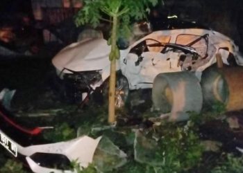 Kondisi mobil sedan usai dihantam KA Komuter di Pasuruan, Jatim menyebabkan empat penumpang tewas. Foto/Polres Pasuruan