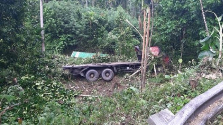 Kecelakaan truk di Jayapura Sentani. (Foto: Istimewa).