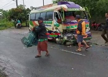 Bus Makaro kecelakaan di Jalan Seribudolok. (Sumber Danau Toba Center)
