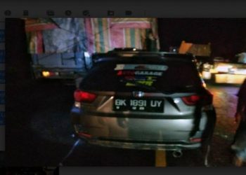 Rombongan keluarga asal Kecamatan Bangko Pusako, Kabupaten Rokan Hilir, Provinsi Riau, mengalami kecelakaan di Jalinsum, Kecamatan Limapuluh, Batu Bara, Rabu (17/11/2021). Foto SSINDOnews