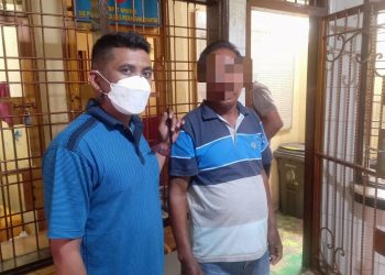 Foto terduga pelaku cabul sebelum masuk kamar tahanan Polres Pematangsiantar.