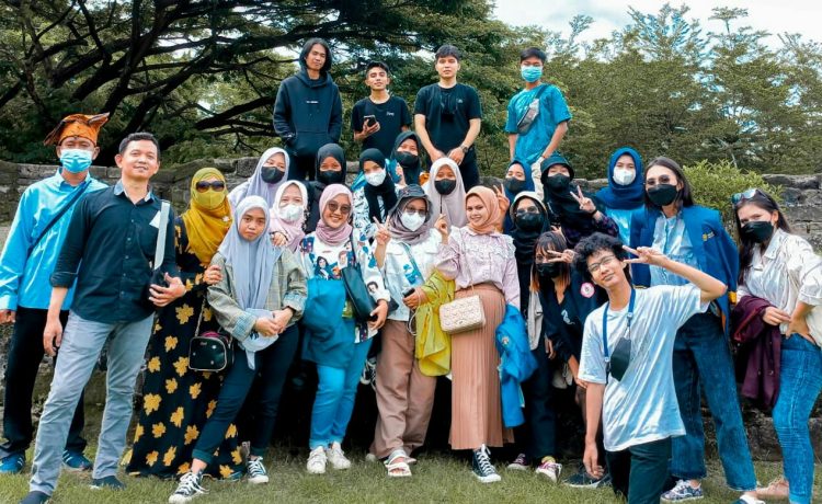 Mahasiswa Merdeka yang ditujukan ke Universitas Fajar Makassar dibawa ke Fort (Benteng) Rotterdam, dalam rangka mata kuliah wajib Modul Nusantara, pada Minggu (28/11/2021).