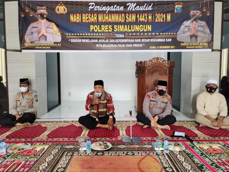 Tausyah yang dibawakan Al Ustadz Drs H. Asy'ari Sitompul.