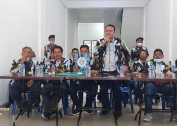 Ketua DPD IPK Kota Pematangsiantar, Andilo Evendi Siahaan, SHut MSi, didampingi Sekjen Agustinus Sitanggang, SE MM dan Bendahara yang diwakili Junedi Ginting, saat acara konfrensi pers, di Sekretariat DPD IPK Pematangsiantar, Jalan Gereja Pematangsiantar.