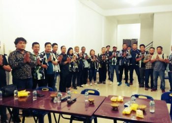 Panitia Perayaan Natal DPD IPK Kota Pematangsiantar tahun 2021 saat foto bersama, di Sekretariat DPD IPK Kota Pematangsiantar, Jalan Gereja No 47, Kelurahan Kristen, Kecamatan Siantar Selatan, Kota Pematangsiantar, Jumat (10/12/2021).