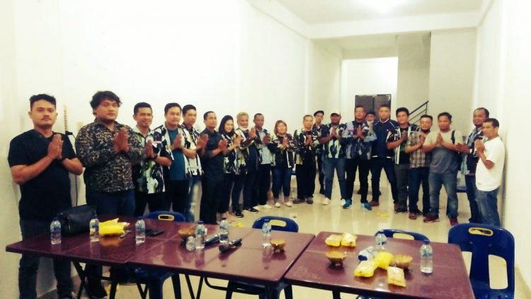 Panitia Perayaan Natal DPD IPK Kota Pematangsiantar tahun 2021 saat foto bersama, di Sekretariat DPD IPK Kota Pematangsiantar, Jalan Gereja No 47, Kelurahan Kristen, Kecamatan Siantar Selatan, Kota Pematangsiantar, Jumat (10/12/2021).