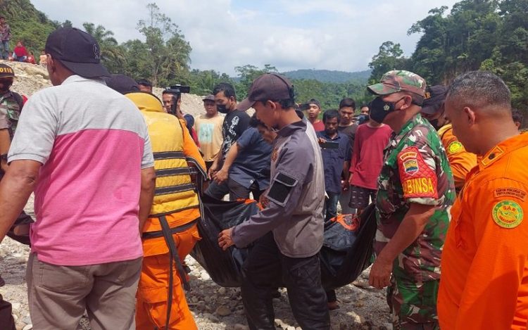 Korban Minibus Terjun ke Jurang di Pakpak Bharat Ditemukan Lagi (Foto: Istimewa)