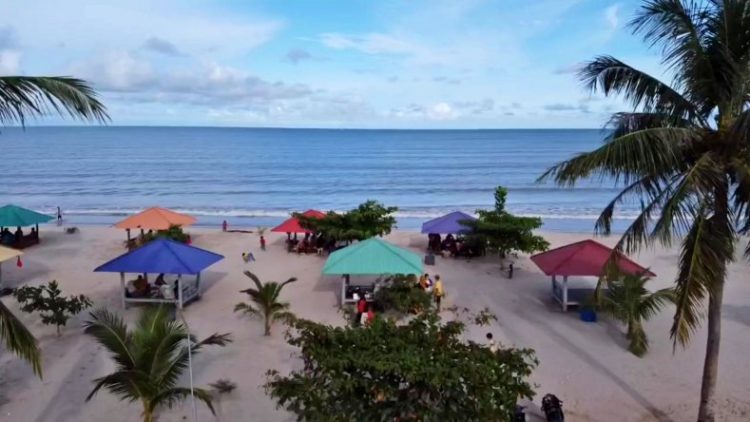 Pantai Tuing Indah, tempat wisata yang sangat cocok dijadikan tempat liburan bersama keluarga (Haryanto/MNC Portal)
