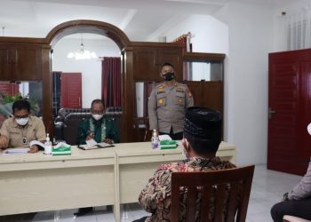 AKBP Nicolas Dedy Arifianto SH, SIK, MH, memimpin rapat koordinasi (Rakor) Operasi Lilin Toba tahun 2021, di rumah dinas (Rumdis) Wakil Bupati (Wabup) Simalungun, di Jalan Suri-suri, Kecamatan Siantar, Rabu (22/12/2021) malam lalu, sekira pukul 19.30 WIB.