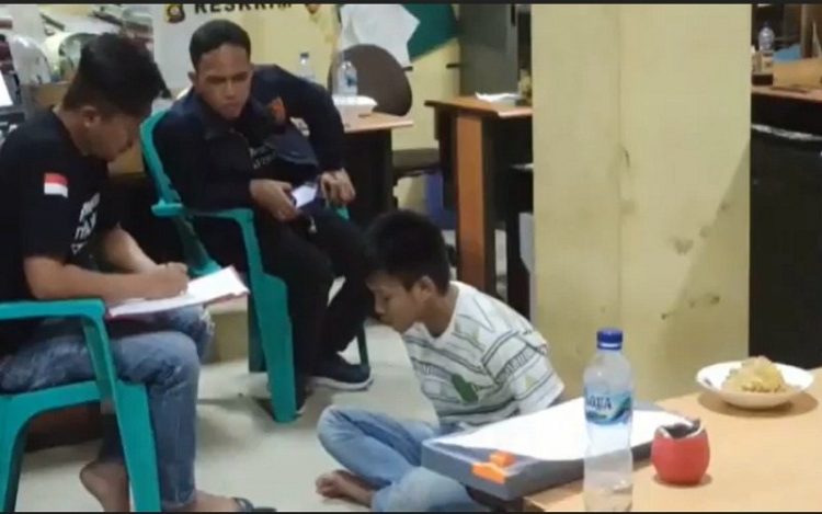 Pelaku penikaman yang mengakibatkan lima warga tewas di OKU, Sumsel. (Foto: Widori)