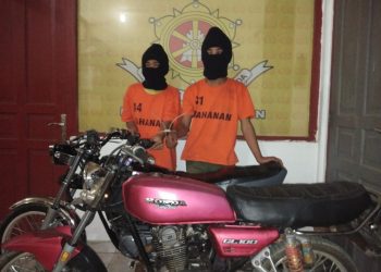 Foto kedua pelaku dan barang bukti yang diamankan Jatanras Sat Reskrim Polres Simalungun.