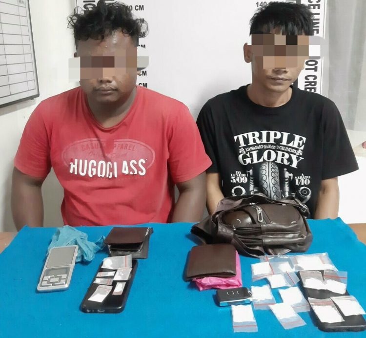 Foto kedua pelaku dan barang bukti yang diamankan Sat Narkoba Polres Pematangsiantar.