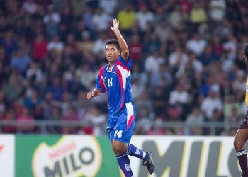 Worawut Srimaka saat membela Timnas Thailand era 1991-2002. Dia menyebut tim negaranya bakal kesulitan melawan Indonesia di final Piala AFF 2020. (foto: AFF).