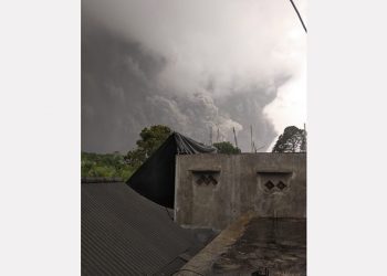 Gunung Semeru meletus dahsyat Sabtu sore. (Foto: ist)