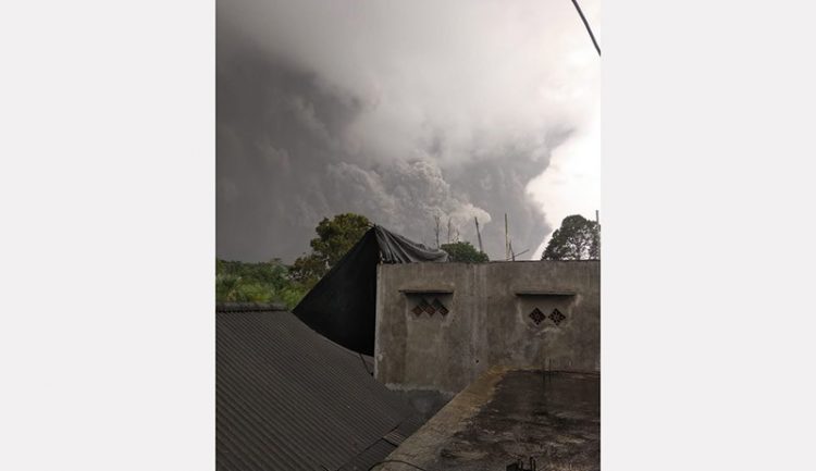 Gunung Semeru meletus dahsyat Sabtu sore. (Foto: ist)