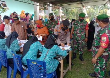 Polsek Bangun menggelar vaksinasi, di Kantor Pangulu Nagori Karang Rejo, Kecamatan Gunung Maligas, Kabupaten Simalungun, Rabu (15/12/2021).