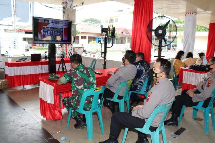 Kapolres Pematangsiantar mengikuti arahan Presiden Republik Indonesia secara virtual, yaitu dalam rangka antisipasi varian omicron di wilayah Indonesia.
