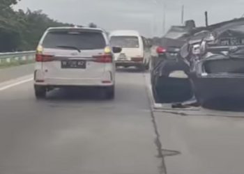 Mobil minibus di ruas tol Medan-Binjai tabrakan. (Foto: Istimewa)