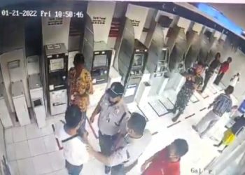 Tim Satpam Bank BRI berhasil menggagalkan aksi penipuan di Galeri ATM Bank BRI Kantor Cabang Pematang Siantar, Sumatera Utara pada Jumat (21/1/22). Foto/Ist