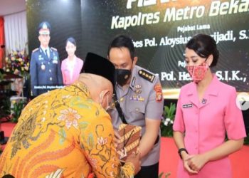 Foto unggahan Wali Kota Bekasi Rahmat Effendi alias Bang Pepen saat menghadiri acara lepas Kapolres Metro Bekasi Kota. FOTO/Instagram @bangpepen03