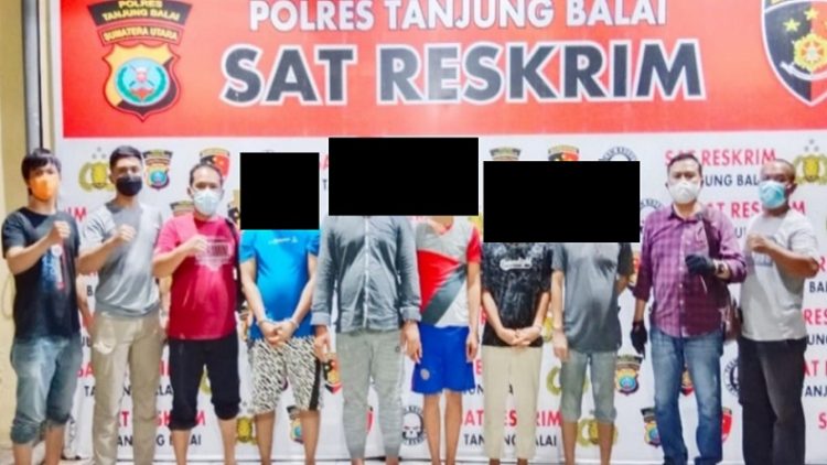 Para tersangka saat diamankan di Mapolres Tanjungbalai. (Foto: istimewa)