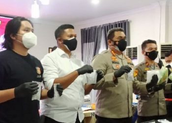 Kapolrestabes Medan Kombes Pol Riko Sunarko saat mengungkap peredaran 9 kg sabu dan 2.800 pil ekstasi. (Foto: istimewa)