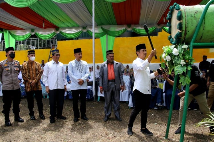 Wali Kota Pematangsiantar, Dr. H. Hefriansyah, SE, MM, saat membuka Musabaqah Tilawatil Qur'an (MTQ) ke 54 Tahun 2022 tingkat Kecamatan Siantar Martoba, pada Sabtu (22/1/2022), di Jalan Medan, Kelurahan Naga Pitu, Kecamatan Siantar Martoba.