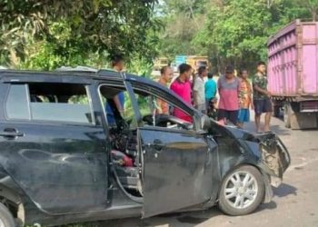 Minibus yang mengalami kecelakaan maut dengan angkutan truk batu bara di jalan lintas Sumatera, Jambi. (ANTARA/HO)
