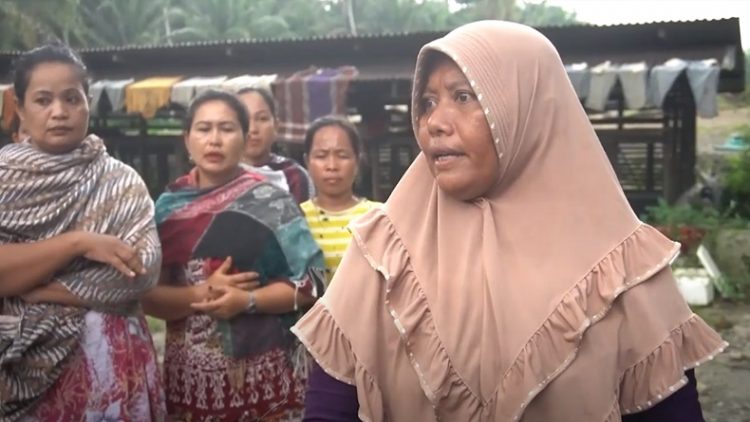 S Sembiring salah satu kerabat korban pencandu narkoba yang sembuh usai direhabilitasi narkoba di kerangkeng manusia di rumah Bupati Langkat. (Foto: iNews/Erwin Syahputra Nasution)