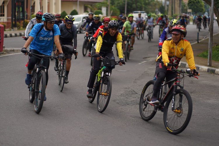 Wali Kota Pematangsiantar, Hefriansyah, saat mengikuti Gowes Siantar Indah, pada Minggu (23/1/2022).