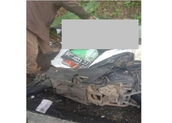 Sekeluarga terdiri atas suami istri hingga anak tewas dalam kecelakaan maut di Jalan Lintas Barat Way Gelang, Kecamatan Kotaagung Barat, Tanggamus, Minggu (23/1/2022) (Foto: iNews/Indra Siregar)