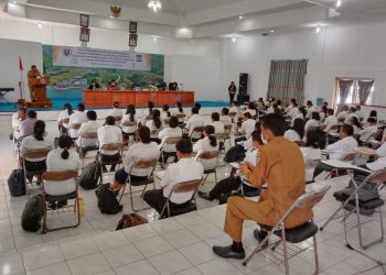 Disdik Humbahas Gandeng IT DEL adakan pelatihan berbasis SCL kepada Guru tingkat SMP. Kegiatan dibuka Bupati Humbang Hasundutan Dosmar Banjarnahor melalui Sekdakab Tonny Sihombing ini berlangsung di Aula Hutamas, Selasa (11/1/2022).