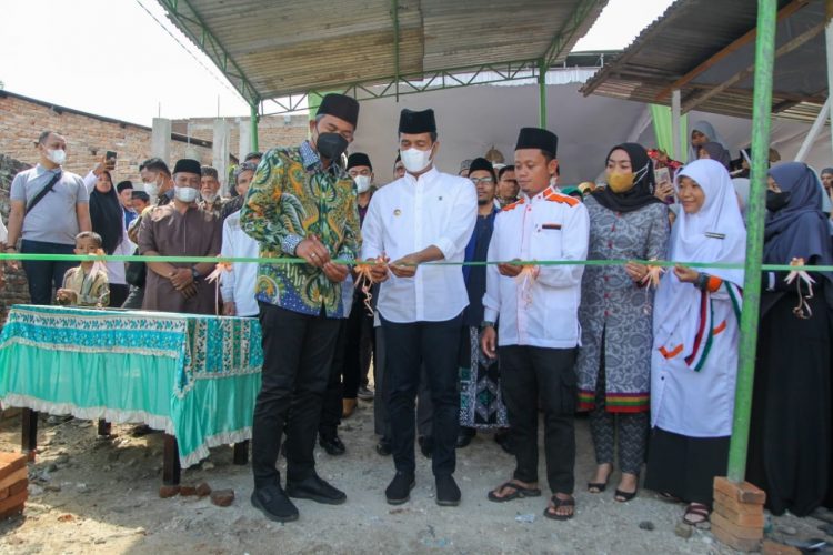 Wali Kota Pematangsiantar, Dr. H. Hefriansyah SE, MM saat acara peresmian Rumah Mengaji At-Taqiyyah, Minggu (9/1/2022) lalu.