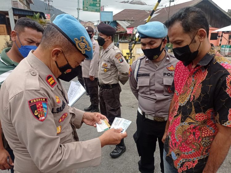 Polres Simalungun mendadak melakukan tes urine terhadap anggota yang dipilih secara acak.