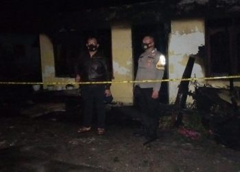 Kondisi rumah semi permanen di Desa Rondaman Dolok, Kecamatan Portibi, Kabupaten Padanglawas Utara (Paluta), Minggu (20/2/2022) malam. (Foto: istimewa)