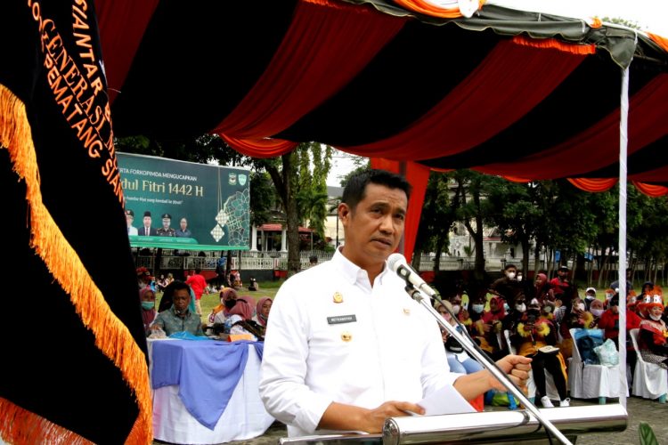 Wali Kota Pematangsiantar, Dr. H. Hefriansyah SE, MM, saat menghadiri acara HUT Ke-1 Keluarga Besar Siantar Bersatu (KBSB) Kota Pematangsiantar, pada Jumat (11/2/2022) lalu.