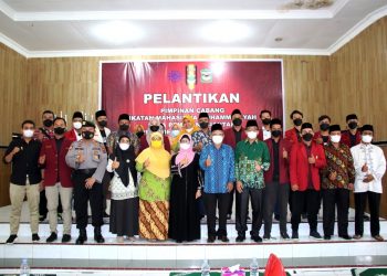 Foto bersama usai acara pelantikan.