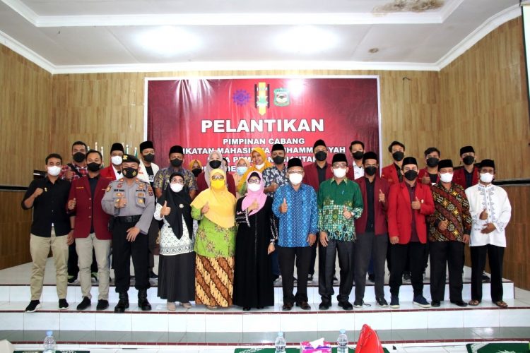 Foto bersama usai acara pelantikan.